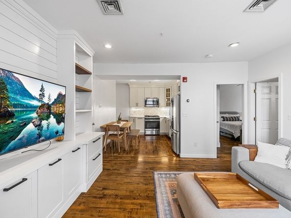464 Hanover St 7, Boston MA 02113