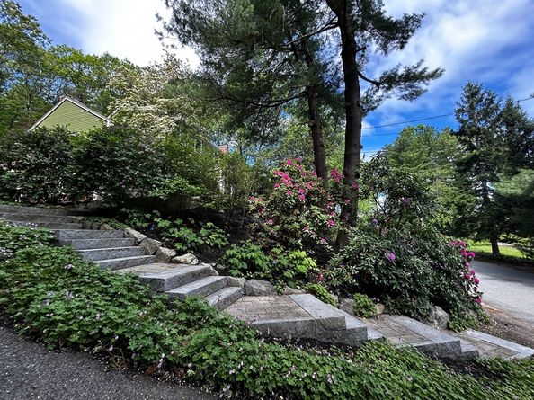 162 Mayfair Dr, Westwood MA 02090