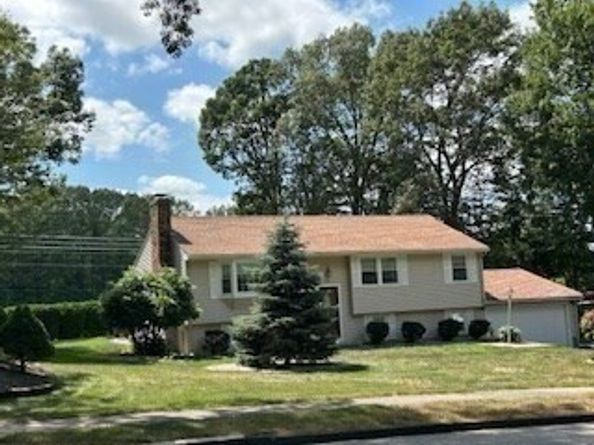 22 Ridge Road, Shrewsbury MA 01545
