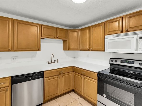 4 Williamsburg Ct 1, Shrewsbury MA 01545