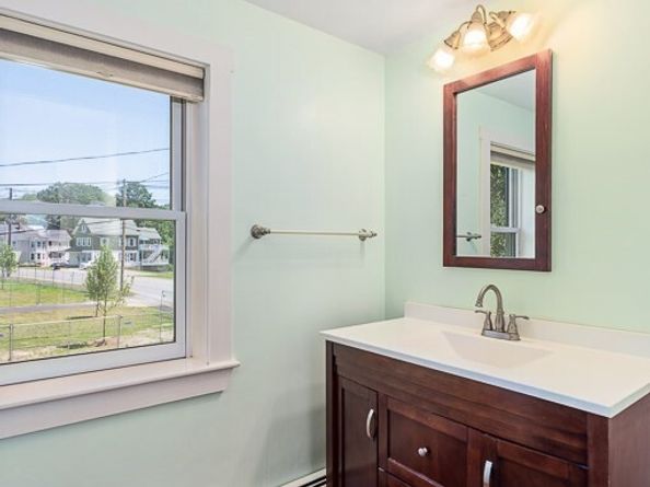425 Main St, Groveland MA 01834