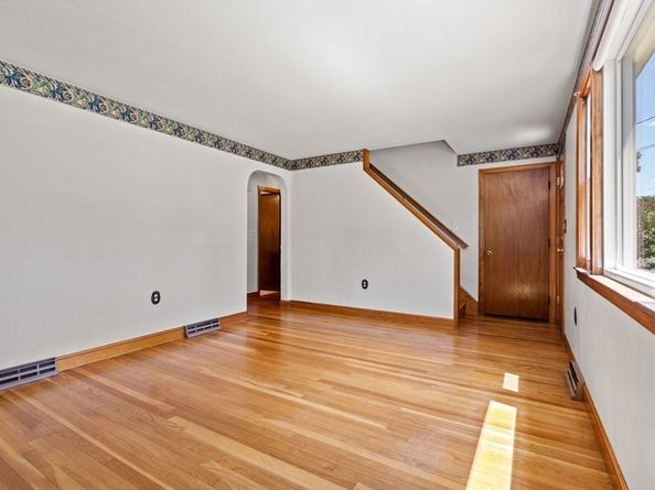 31 Dartmouth Drive, Billerica MA 01821