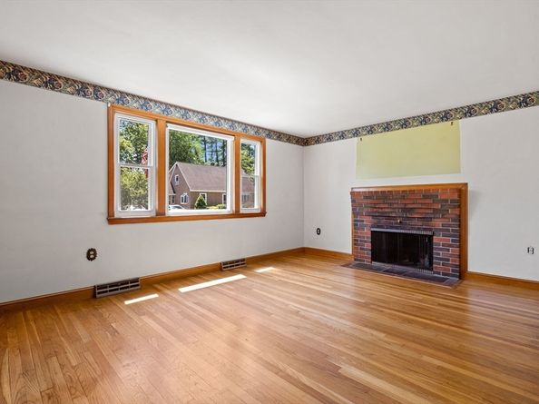 31 Dartmouth Drive, Billerica MA 01821