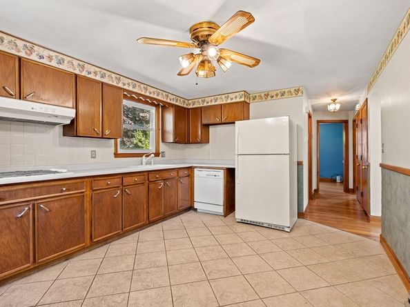 31 Dartmouth Drive, Billerica MA 01821