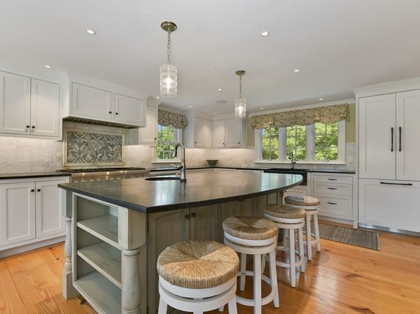 135 Free St, Hingham MA 02043