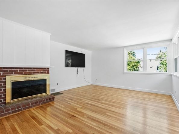 5 Oak St, Weymouth MA 02190