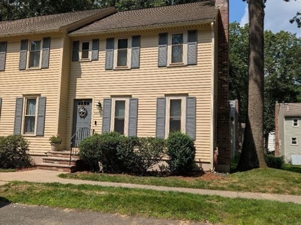 348 Wellman Ave 348, Chelmsford MA 01863