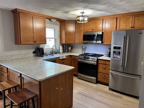 348 Wellman Ave 348, Chelmsford MA 01863
