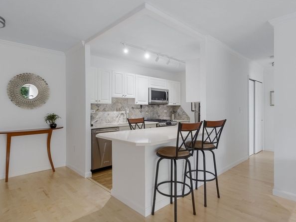 6 Whittier Pl 7E, Boston MA 02114