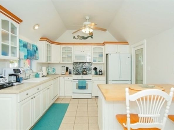12 Grove St, Wareham MA 02558