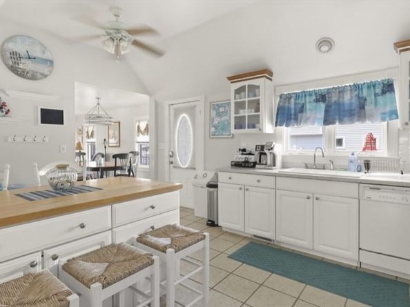 12 Grove St, Wareham MA 02558