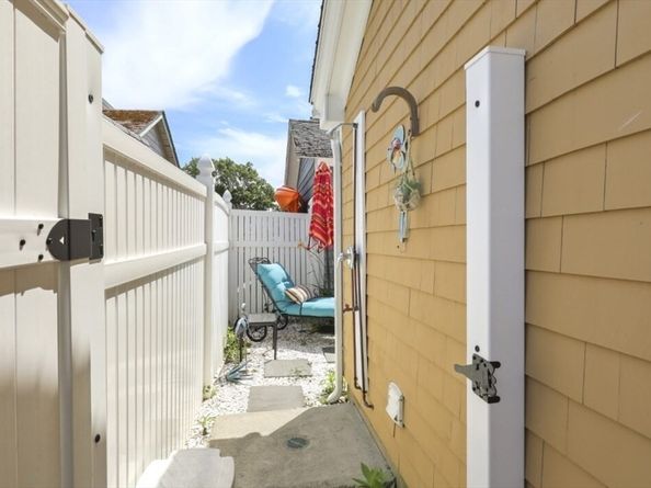 12 Grove St, Wareham MA 02558