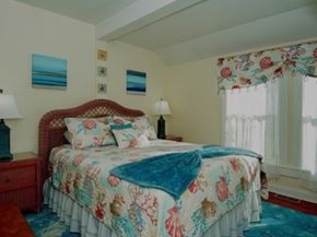 12 Grove St, Wareham MA 02558