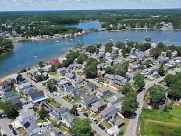 12 Grove St, Wareham MA 02558