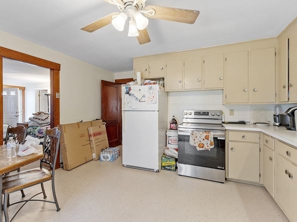 58 4th St, Leominster MA 01453