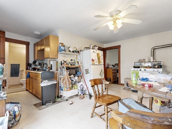 58 4th St, Leominster MA 01453