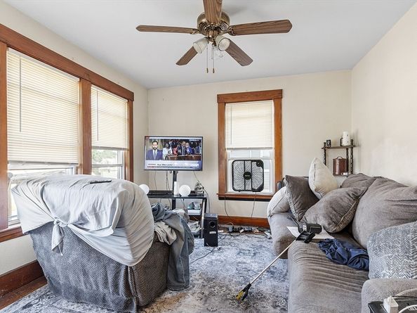 58 4th St, Leominster MA 01453