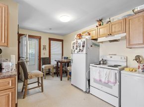 58 4th St, Leominster MA 01453