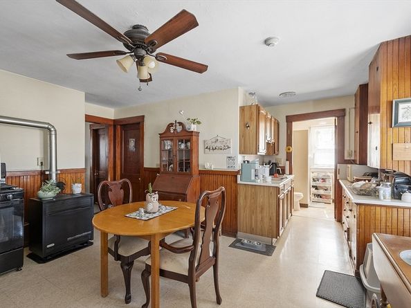 58 4th St, Leominster MA 01453