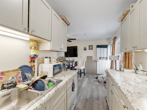 58 4th St, Leominster MA 01453