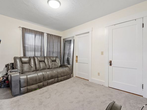 58 4th St, Leominster MA 01453