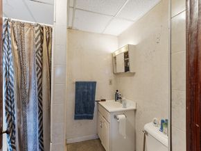 58 4th St, Leominster MA 01453