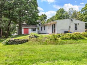 4 Depot St, Upton MA 01568
