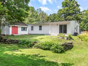 4 Depot St, Upton MA 01568