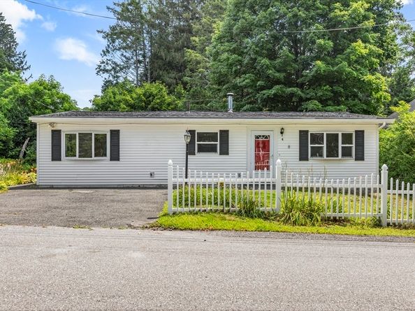 4 Depot St, Upton MA 01568
