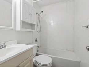 4 Depot St, Upton MA 01568
