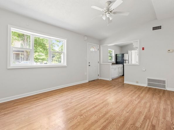 4 Depot St, Upton MA 01568