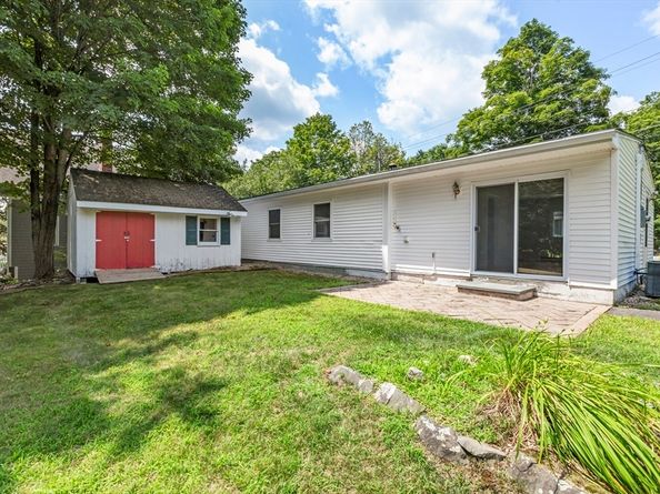 4 Depot St, Upton MA 01568