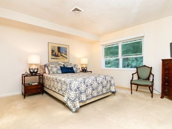 1307 Lagrange 1307, Boston MA 02467