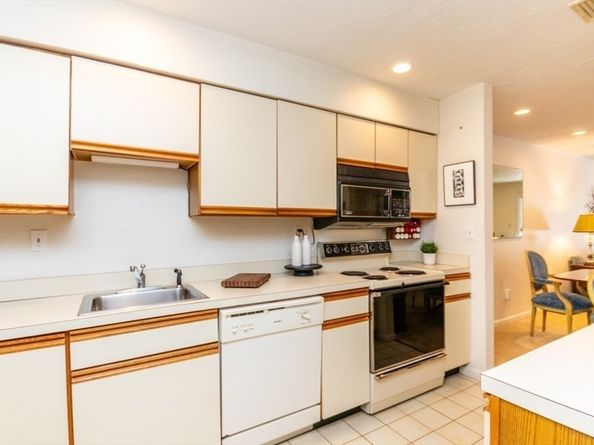 1307 Lagrange 1307, Boston MA 02467