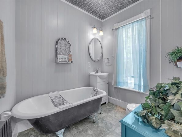 21 Orchard St, Southbridge MA 01550