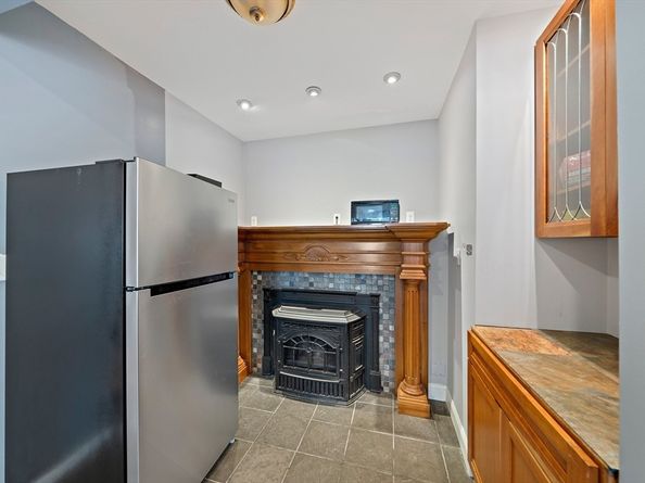 10 Trowbridge Rd, Worcester MA 01609