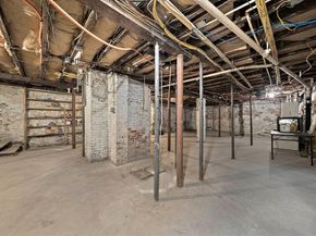 10 Trowbridge Rd, Worcester MA 01609