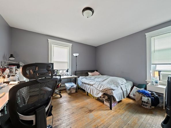 10 Trowbridge Rd, Worcester MA 01609
