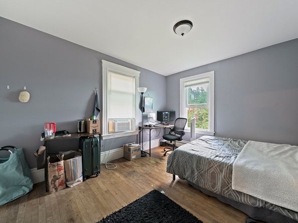 10 Trowbridge Rd, Worcester MA 01609