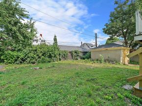 10 Trowbridge Rd, Worcester MA 01609