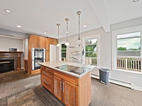 10 Trowbridge Rd, Worcester MA 01609
