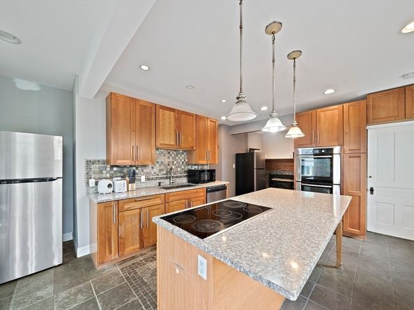 10 Trowbridge Rd, Worcester MA 01609