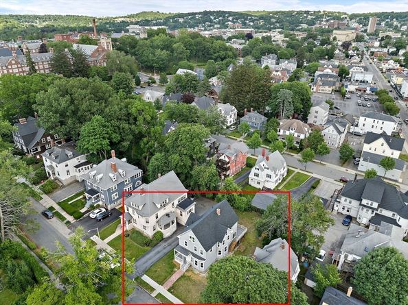10 Trowbridge Rd, Worcester MA 01609