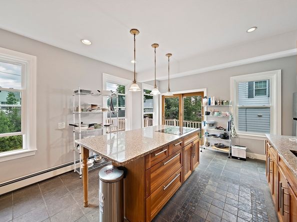 10 Trowbridge Rd, Worcester MA 01609