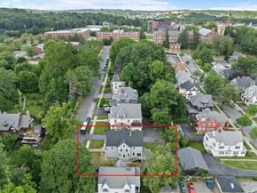 10 Trowbridge Rd, Worcester MA 01609