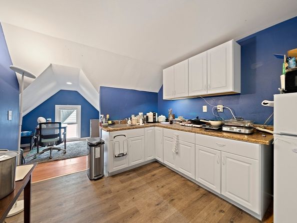 10 Trowbridge Rd, Worcester MA 01609