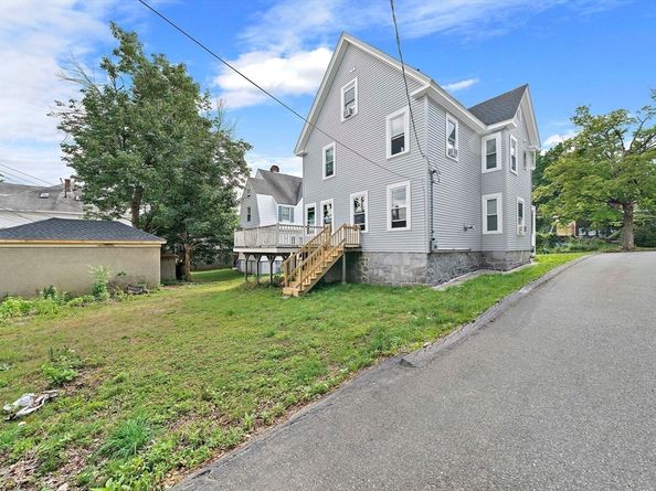 10 Trowbridge Rd, Worcester MA 01609