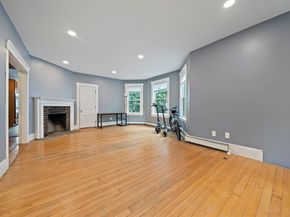 10 Trowbridge Rd, Worcester MA 01609