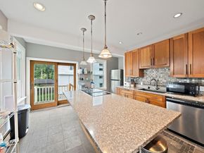 10 Trowbridge Rd, Worcester MA 01609