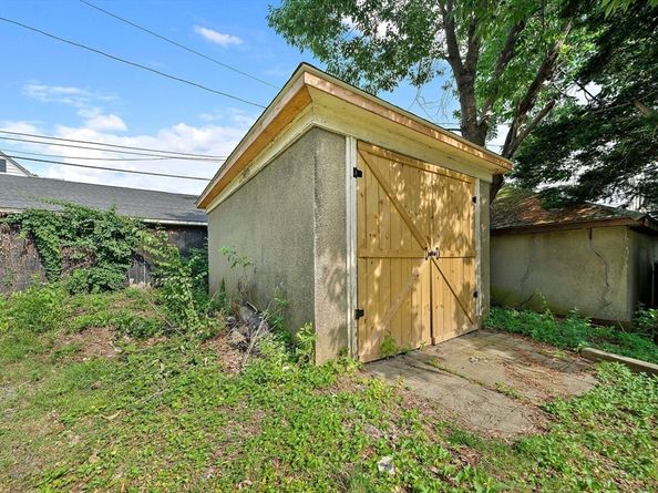 10 Trowbridge Rd, Worcester MA 01609